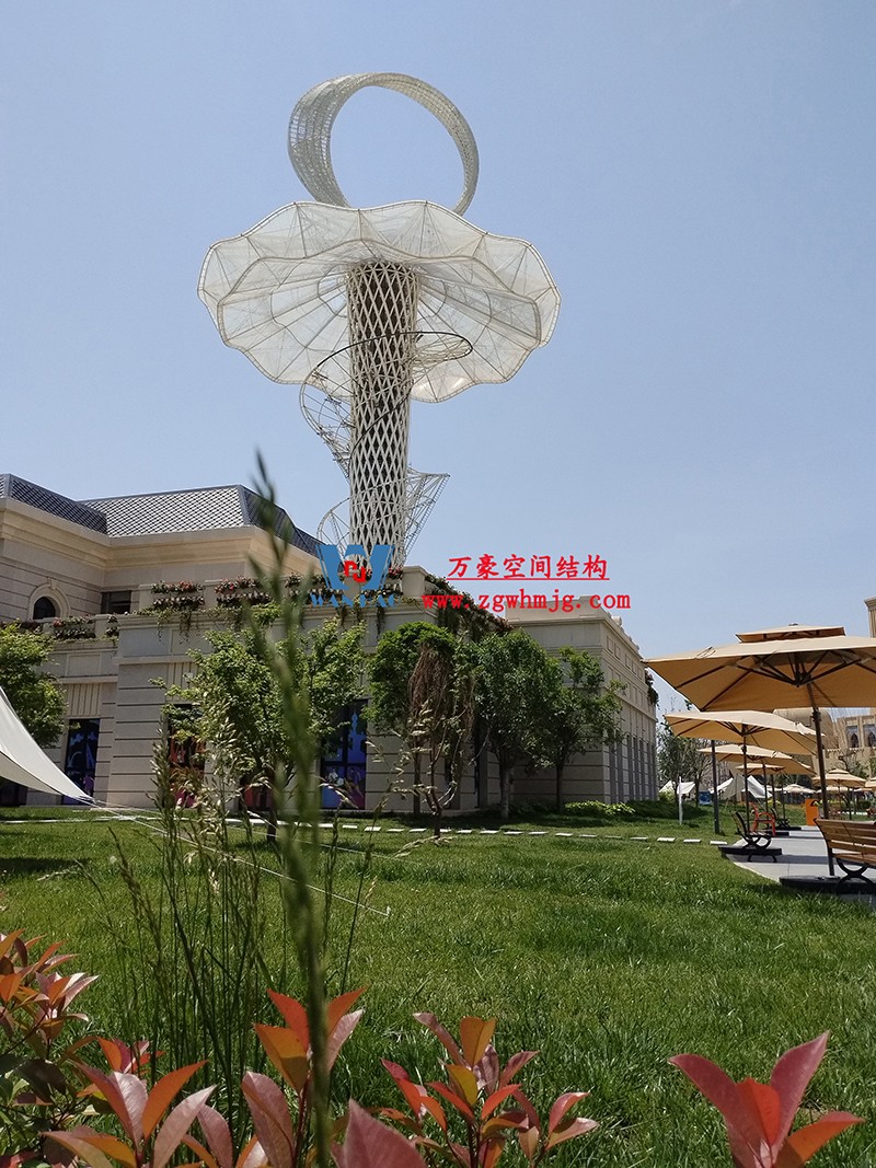 身姿輕盈，造型優(yōu)美的膜結(jié)構(gòu)建筑
